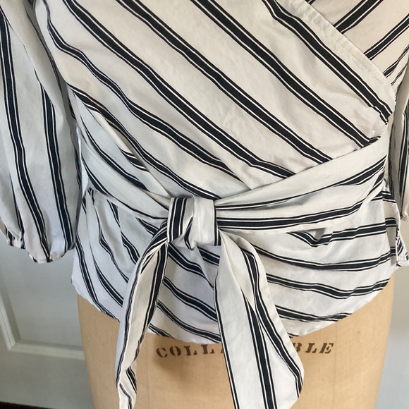 White House Black Market Wrap Top - Picture 3 of 6